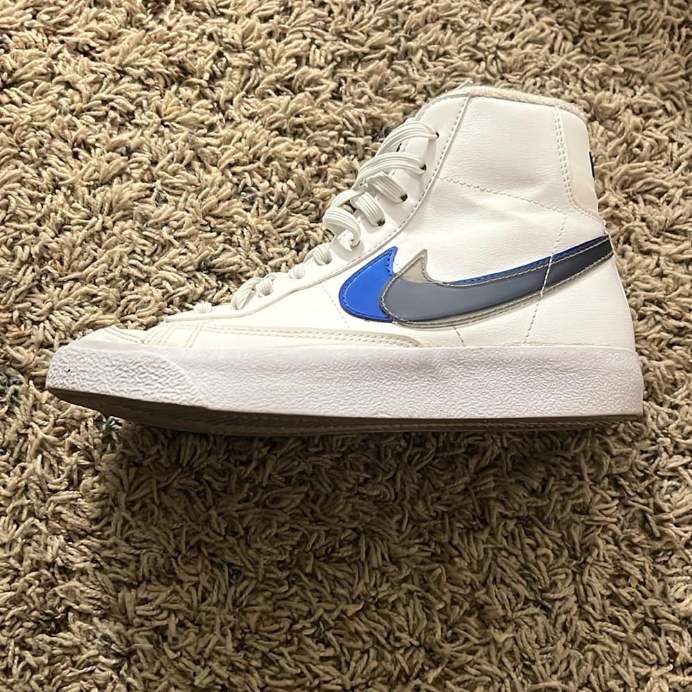 Nike White and Blue High-Top Sneakers - Picture 3 of 5